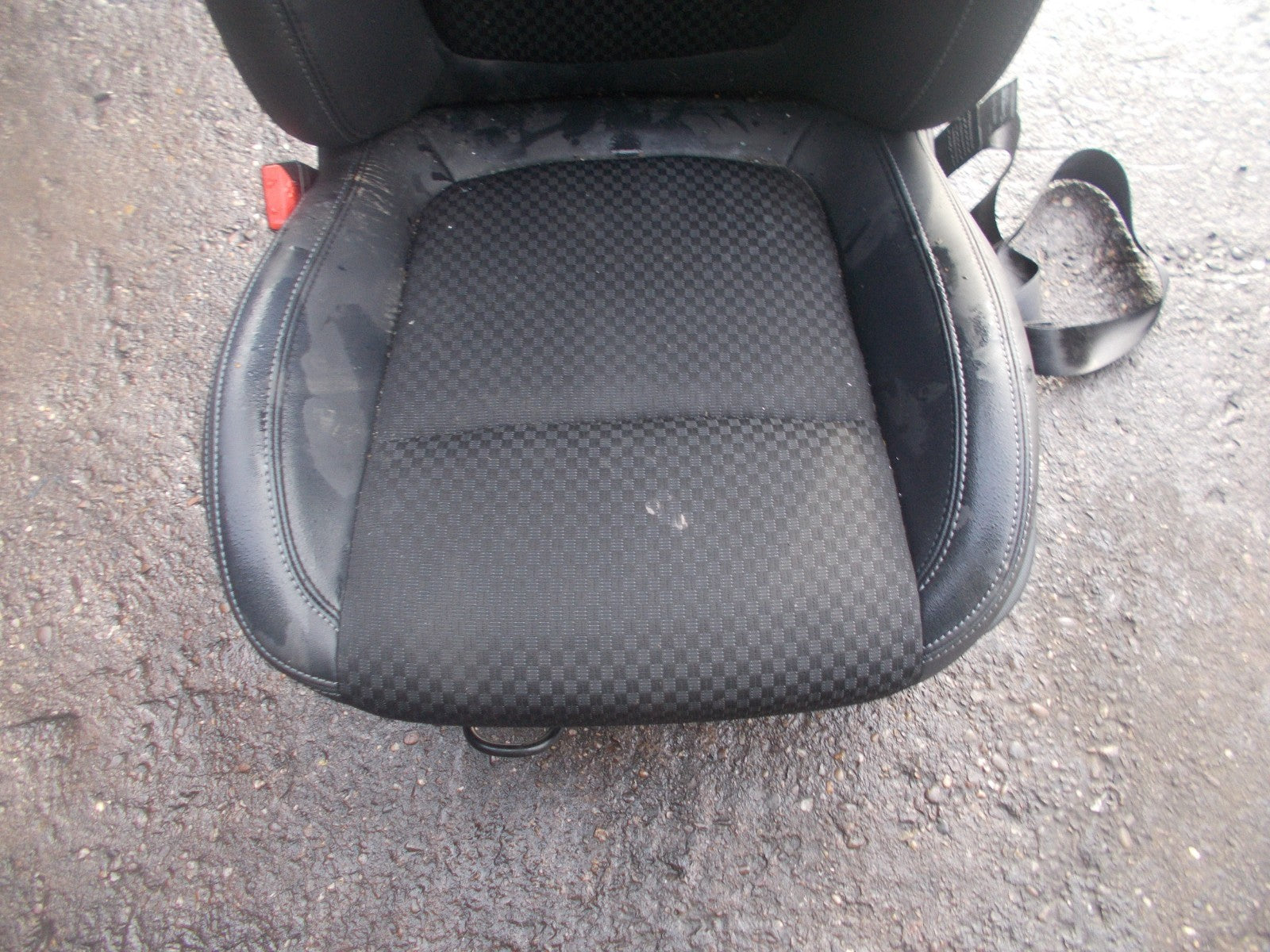 RENAULT CLIO X98 (MK4) 2012-2018 NSF PASSENGER SIDE FRONT HALF LEATHER SEAT