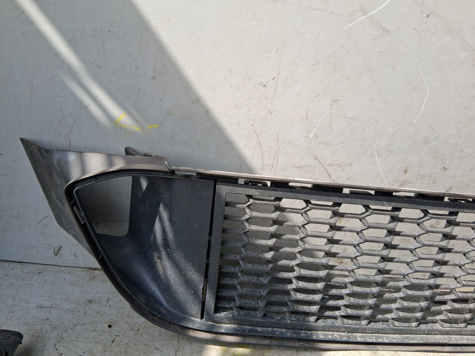 2010 BMW 5 SERIES F10 FRONT LOWER BUMPER GRILLE 8049347