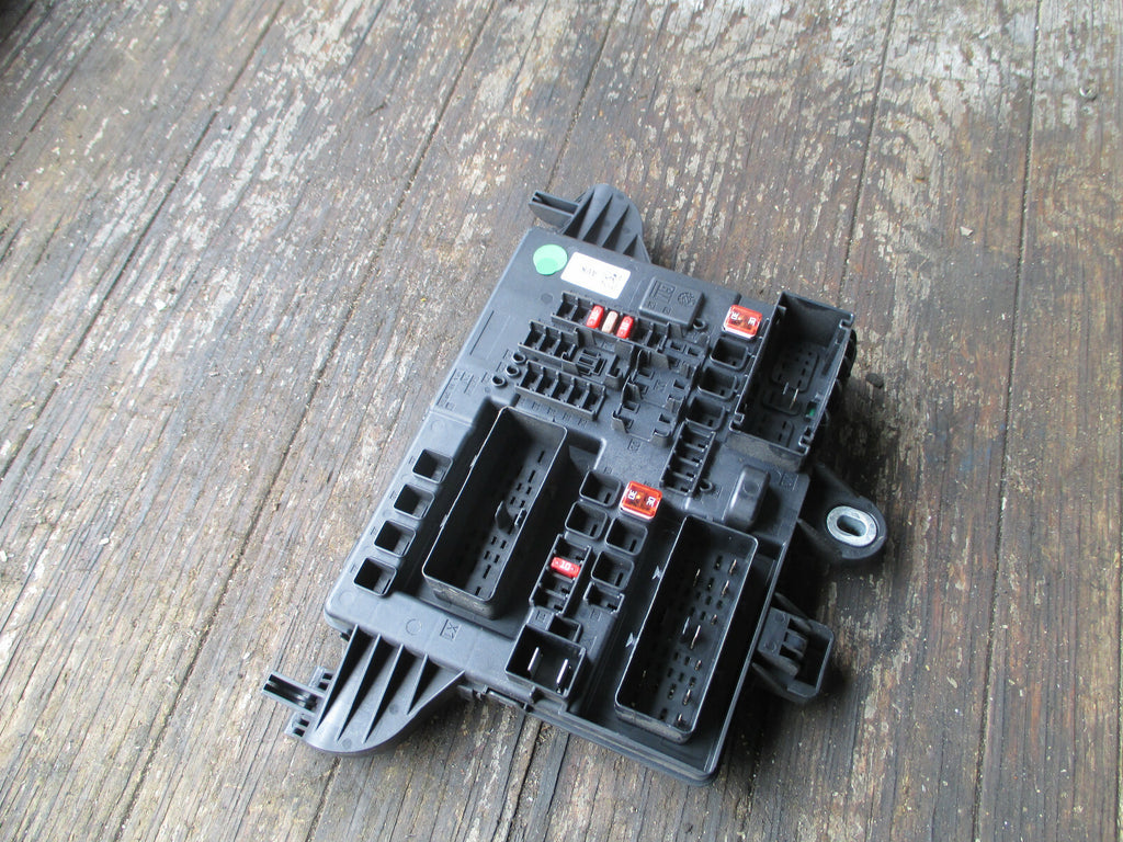 VAUXHALL INSIGNIA MK1 2015 2.0 DIESEL REAR BOOT FUSE BOARD BOX 22737768
