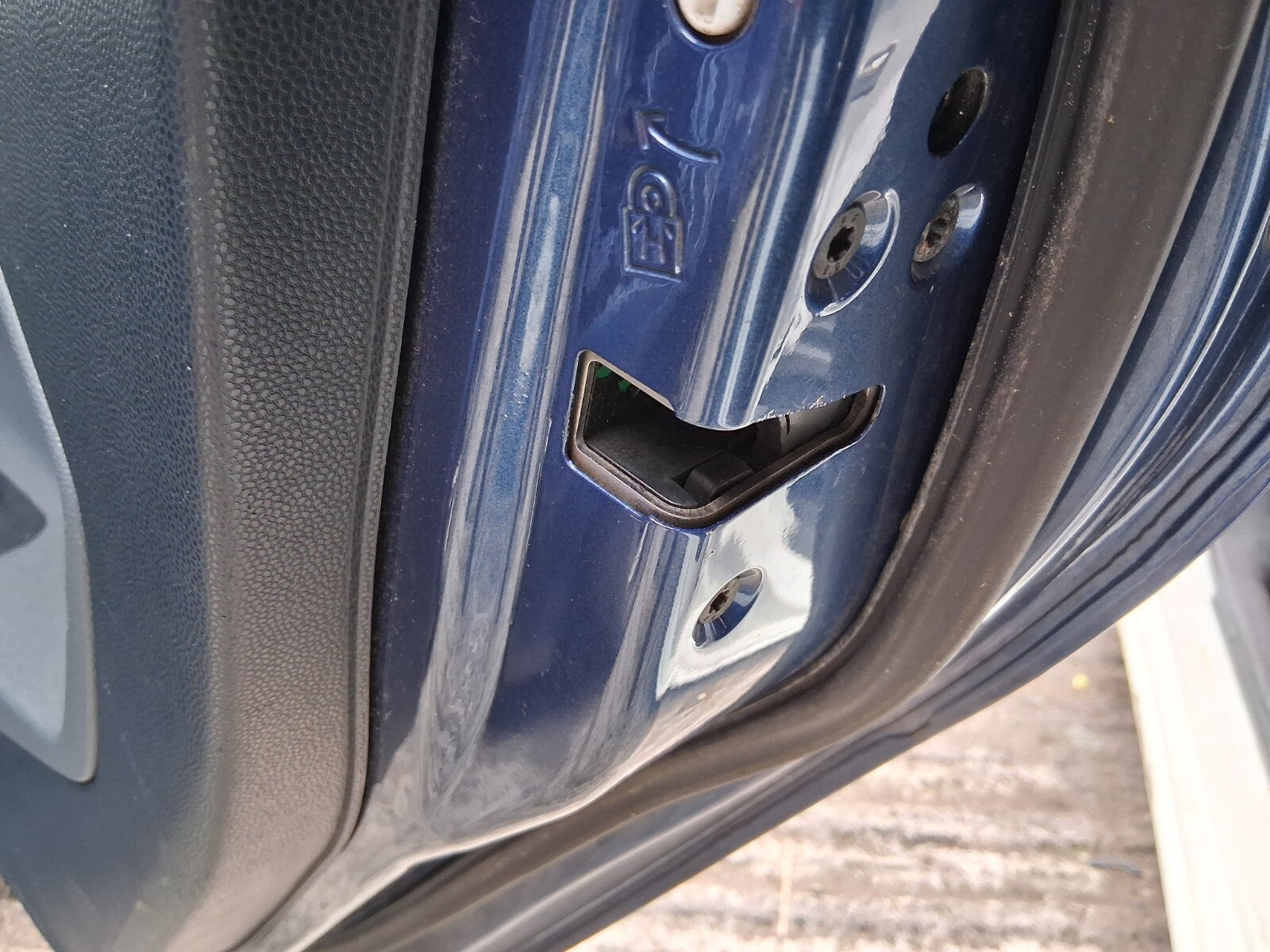2010 FORD FIESTA MK7 OSR DRIVER SIDE REAR RIGHT COMPLETE DOOR OCEAN BLUE
