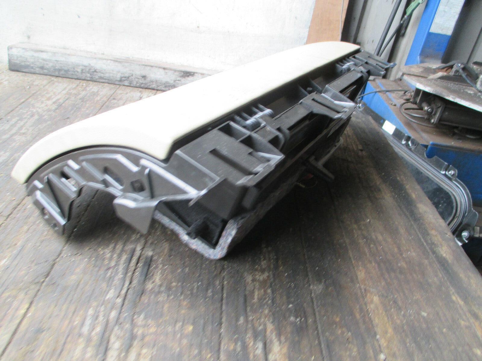 JAGUAR XF 2013 FACELIFT PASSENGER GLOVE BOX CREAM