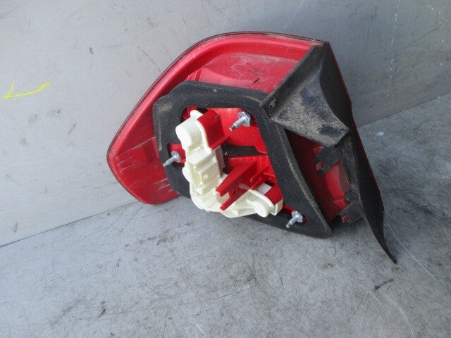 2005 BMW 3 SERIES E90 OSR DRIVER SIDE REAR TAIL LIGHT 6937458