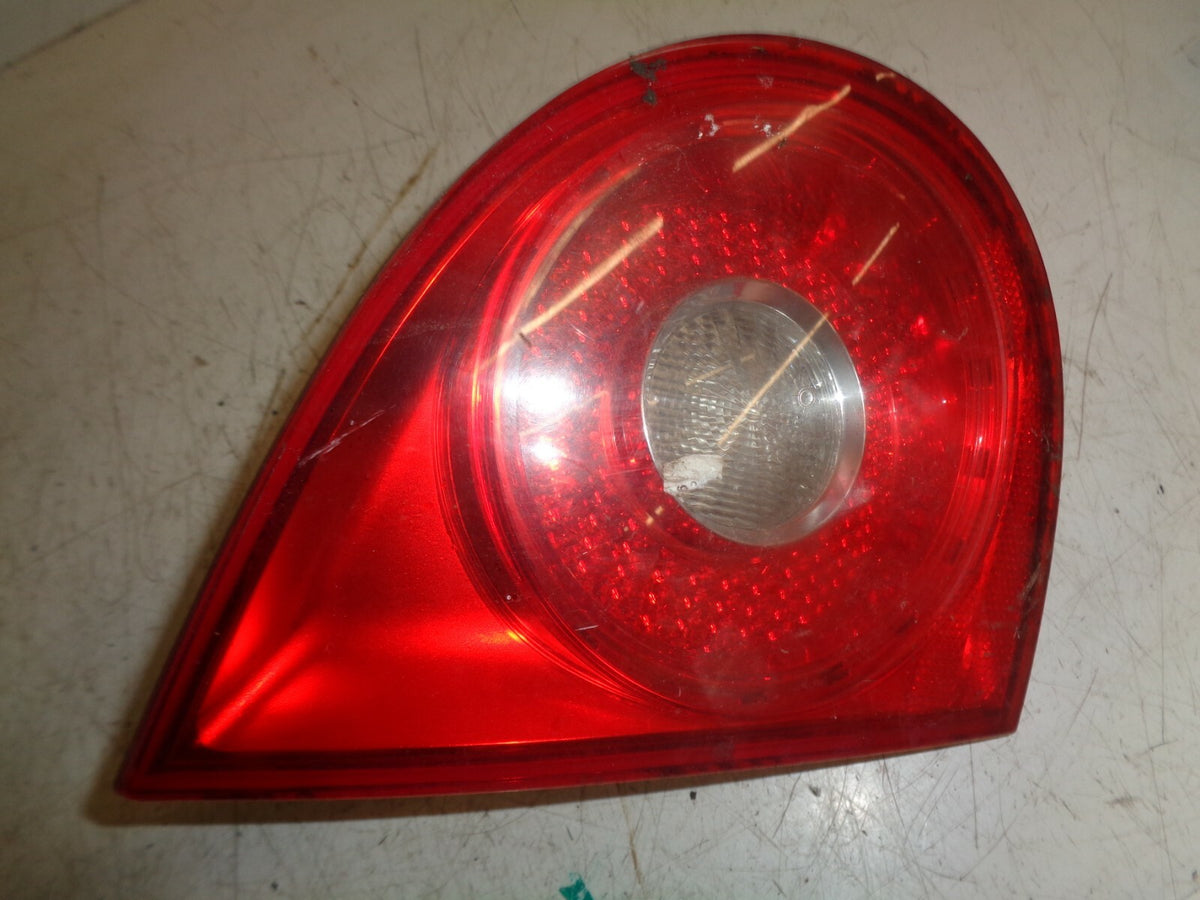 VW VOLKSWAGEN GOLF MK5 2005 NSR PASSENGER SIDE REAR INNER TAILGATE TAILLIGHT