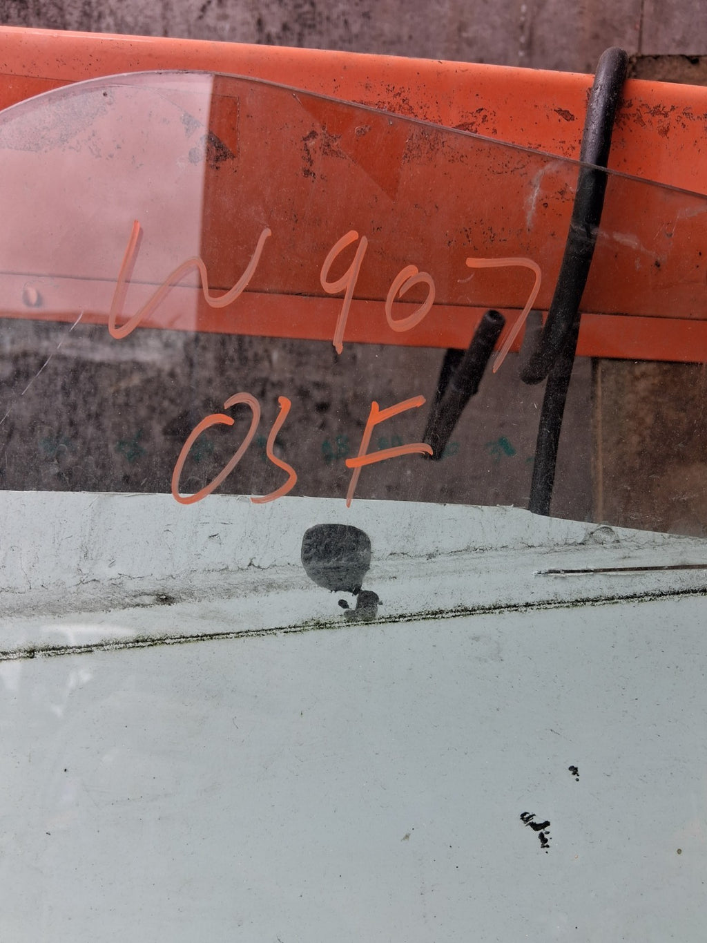 2019 MERCEDES BENZ SPRINTER W907 OSF DRIVER SIDE FRONT WINDOW GLASS