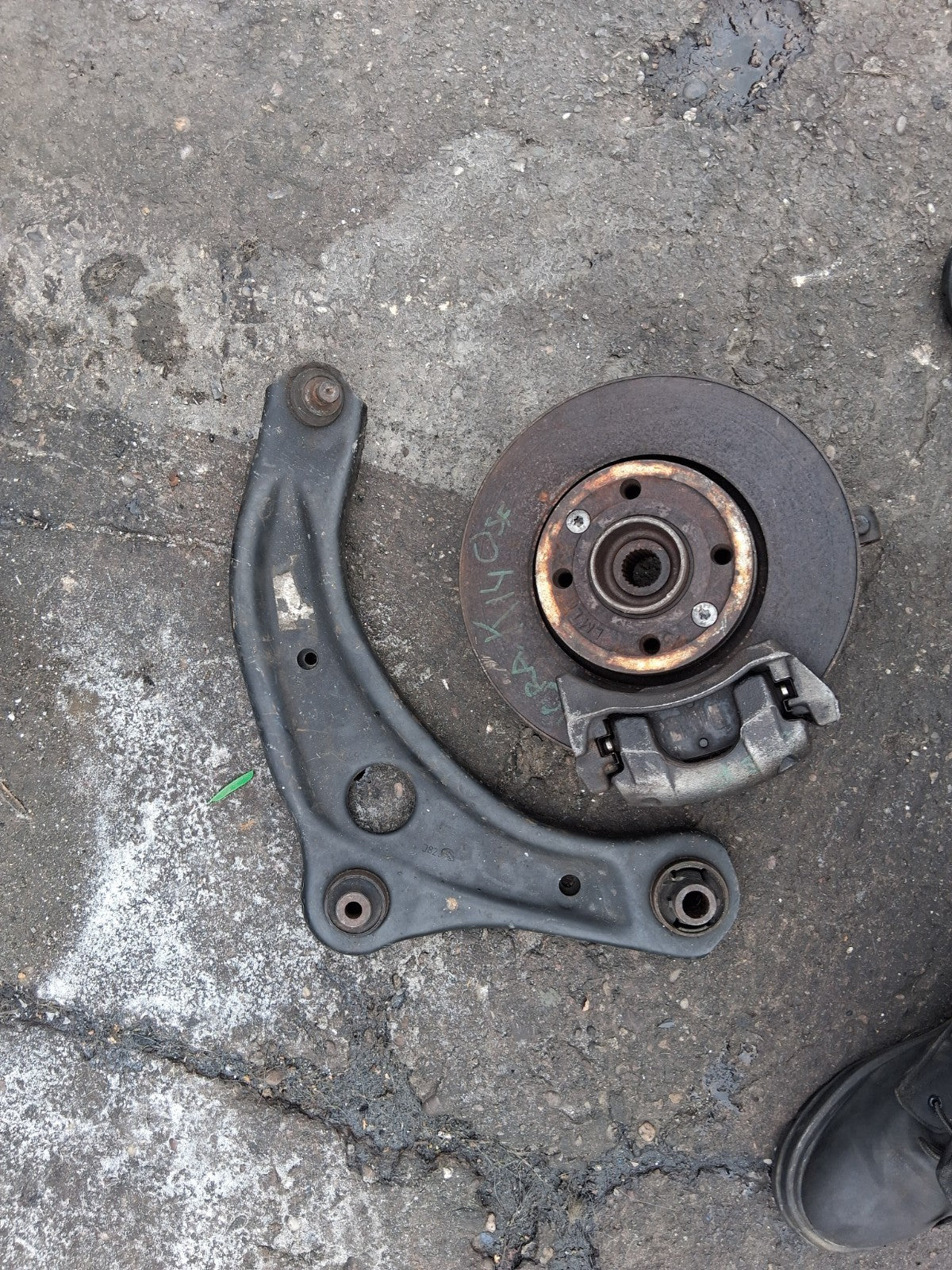 NISSAN MICRA K14 2019 1.0 PETROL OS DRIVER SIDE FRONT HUB CALIPER WISHBONE
