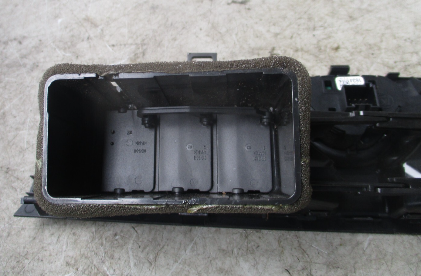2017 VAUXHALL CORSA E CENTRE CONSOLE WITH AIR VENTS AND HAZARD SWITCH 13384933