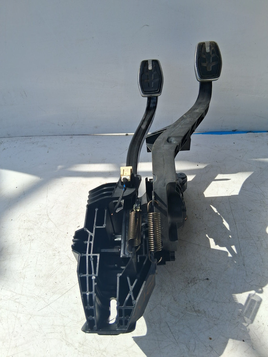 2024 BMW 2 SERIES FRONT AUTOMATIC COMPLETE PEDAL ASSEMBLY 6860677