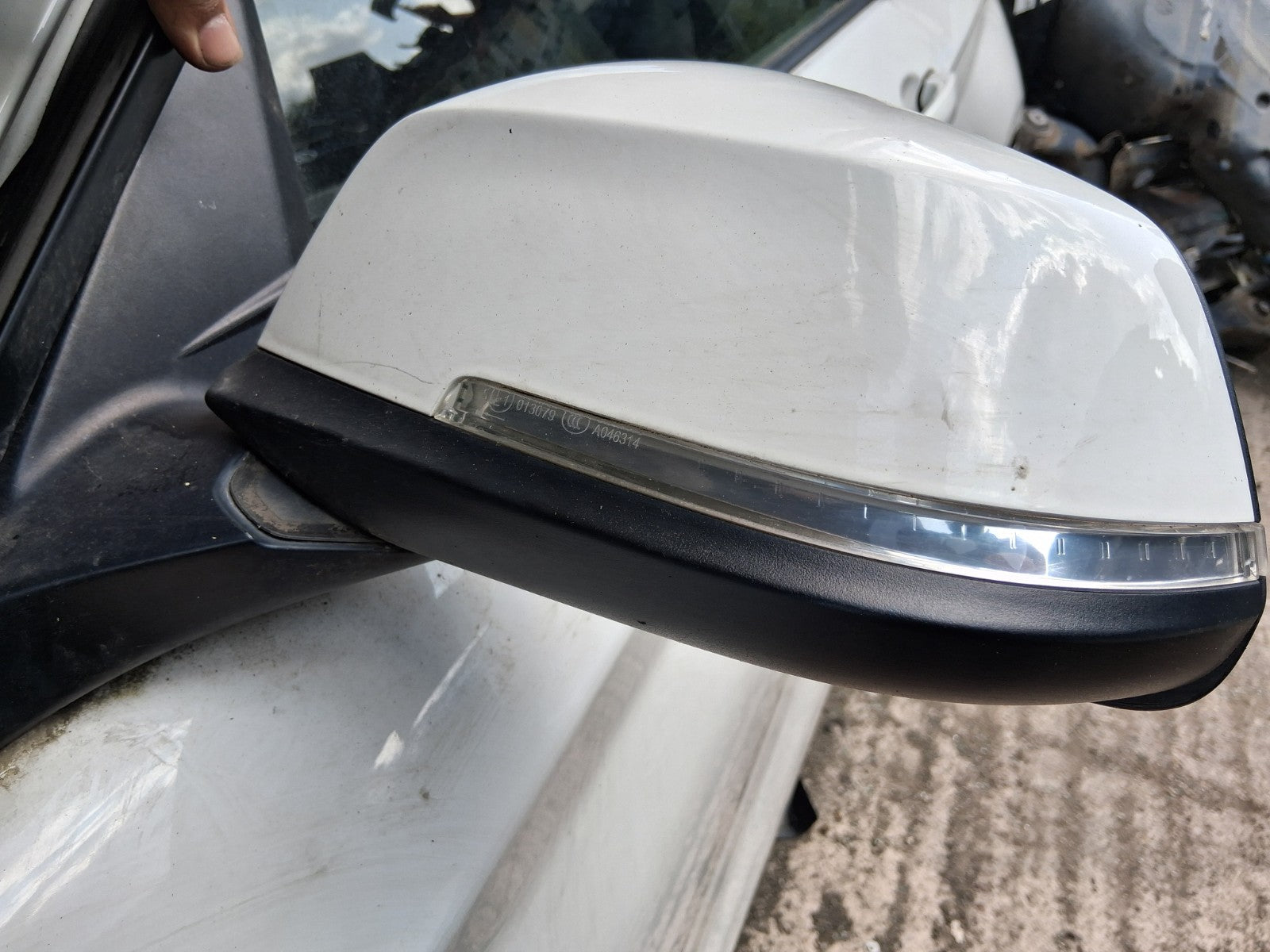 2014 BMW 1 SERIES F20 3 DOOR NSF PASSENGER SIDE LEFT ELECTRIC WING MIRROR WHITE