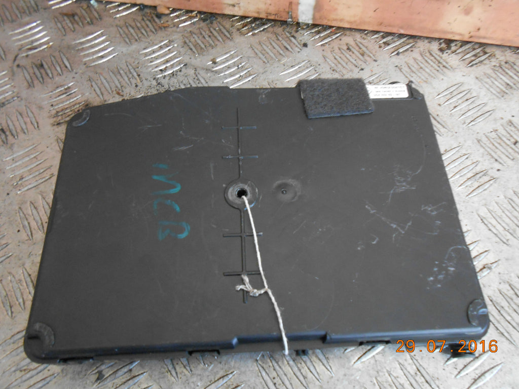 RENAULT MEGANE SCENIC MK2 2006 1.6 16V BSI FUSE BOX MODULE 8200309690