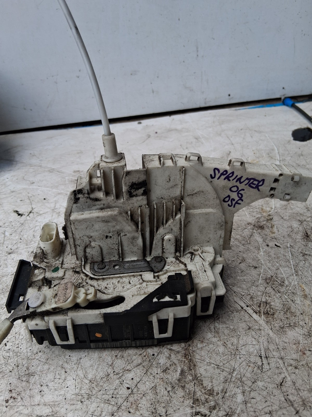 2006 MERCEDES SPRINTER OSF DRIVER SIDE FRONT DOOR LOCK MECH A9067201835