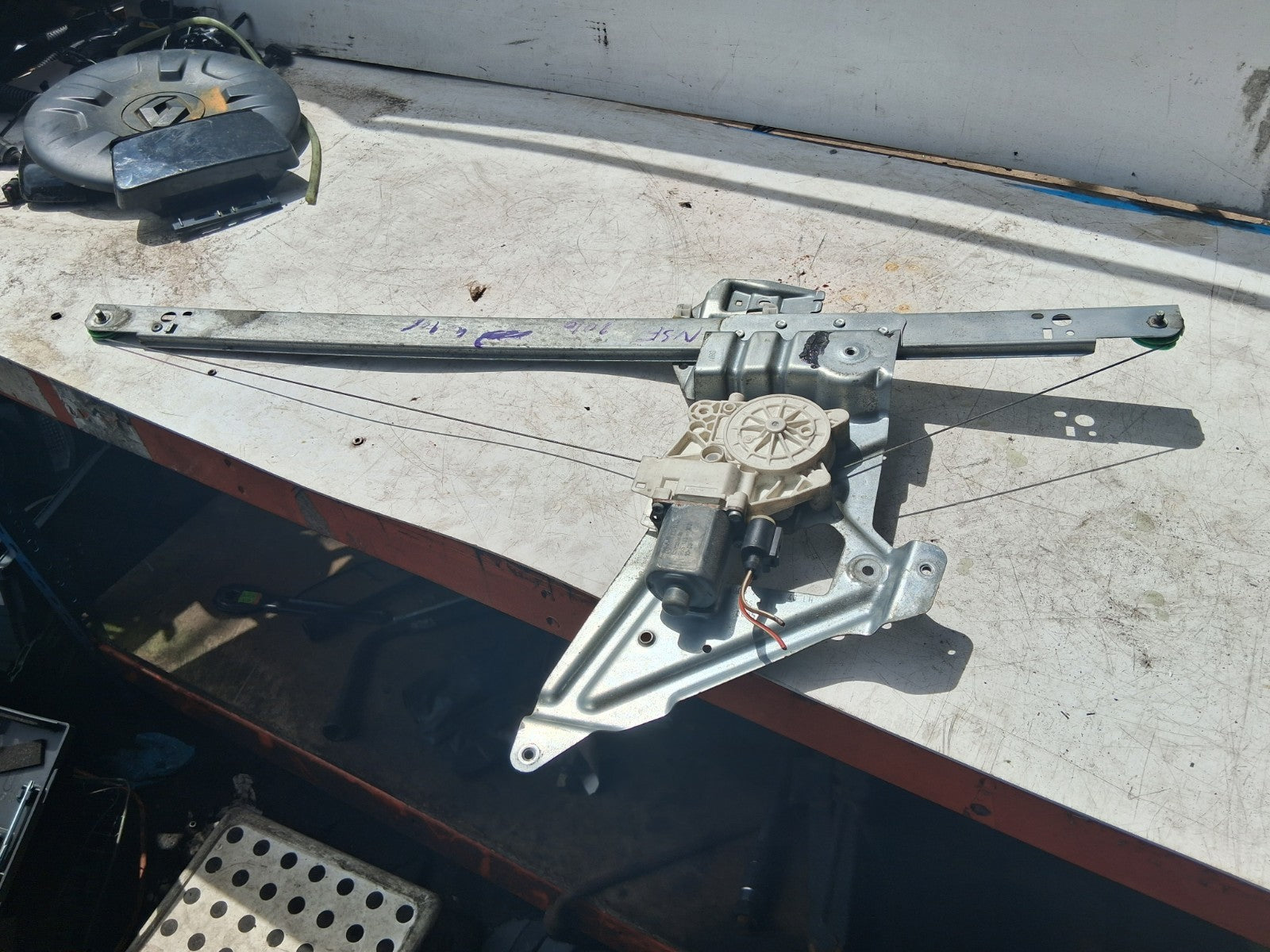 2010 MERCEDES SPRINTER W906 NSF PASSENGER SIDE FRONT WINDOW MOTOR & REGULATOR