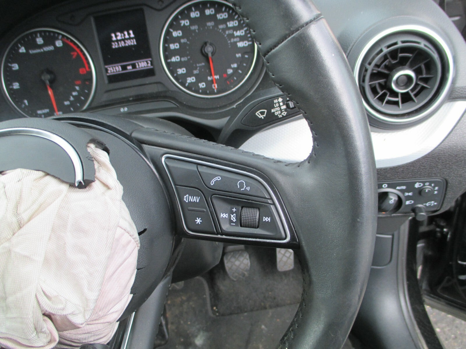 AUDI Q2 MK1 2020 LEATHER MULTI FUNCTION STEERING WHEEL CONTROL SWITCH BUTTON