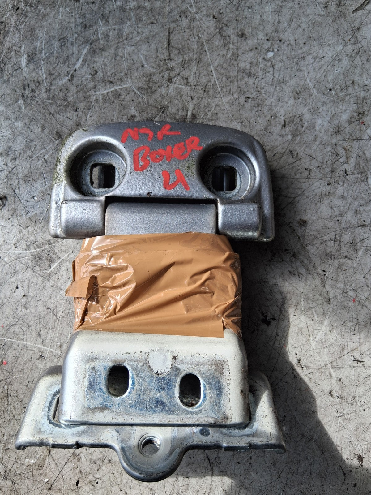2021 PEUGEOT BOXER MK3 NSR PASSENGER SIDE REAR LEFT DOOR PAIR OF HINGES A048903