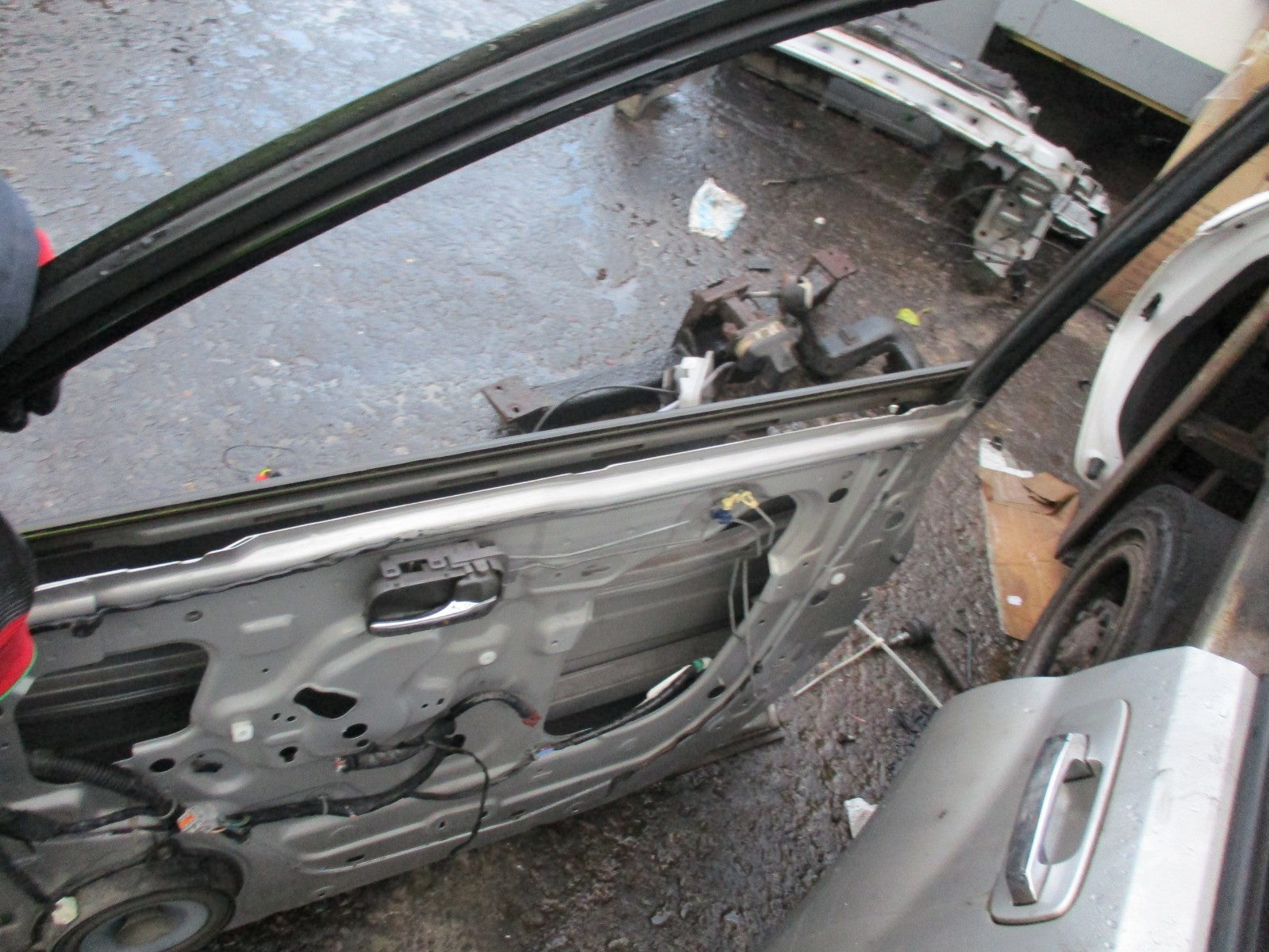 NISSAN X TRAIL T30 MK1 OSF DRIVER SIDE FRONT DOOR BARE SILVER