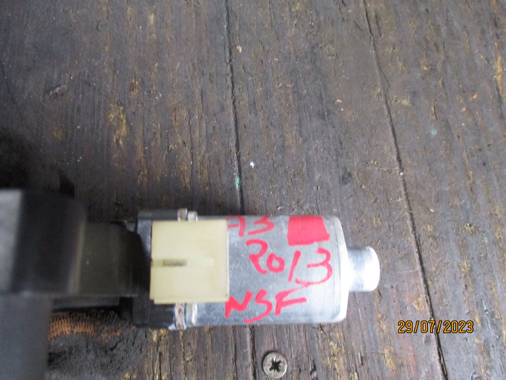 AUDI A3 2013 NSF PASSENGER SIDE FRONT WINDOW MOTOR 5Q0959802B