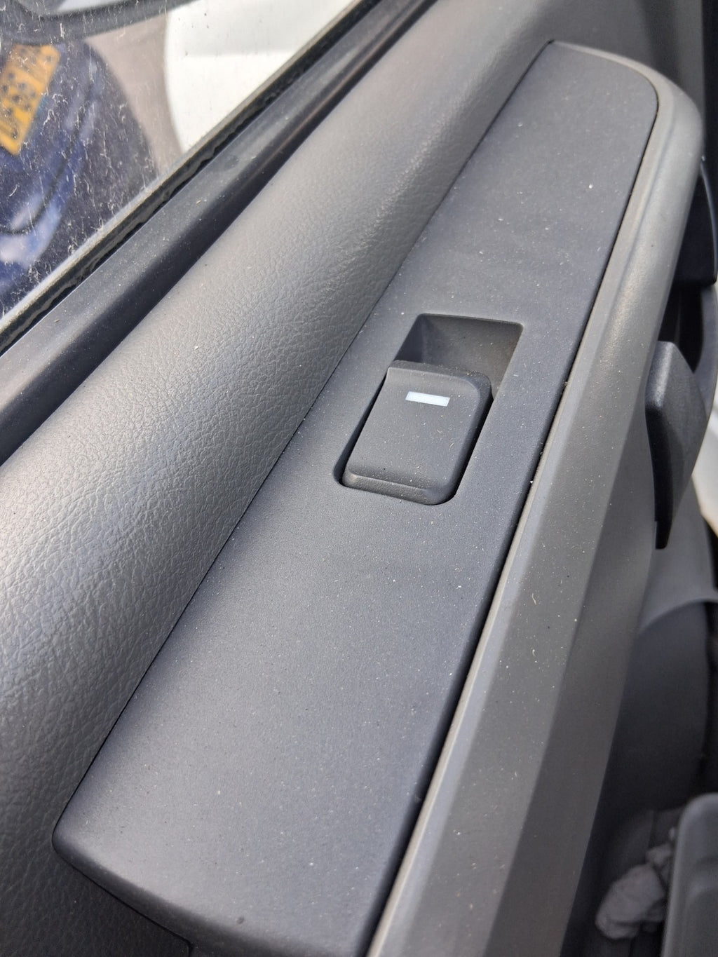 2020 SAIC LDV V80 NSF PASSENGER SIDE FRONT LEFT WINDOW CONTROL SWITCH