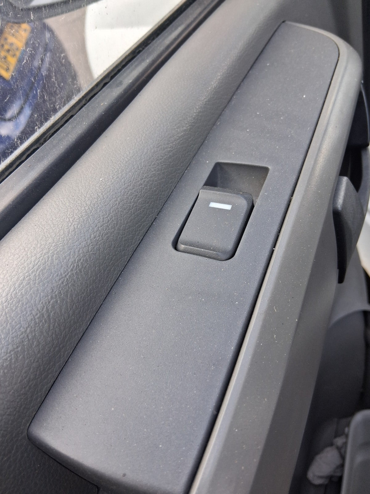 2020 SAIC LDV V80 NSF PASSENGER SIDE FRONT LEFT WINDOW CONTROL SWITCH