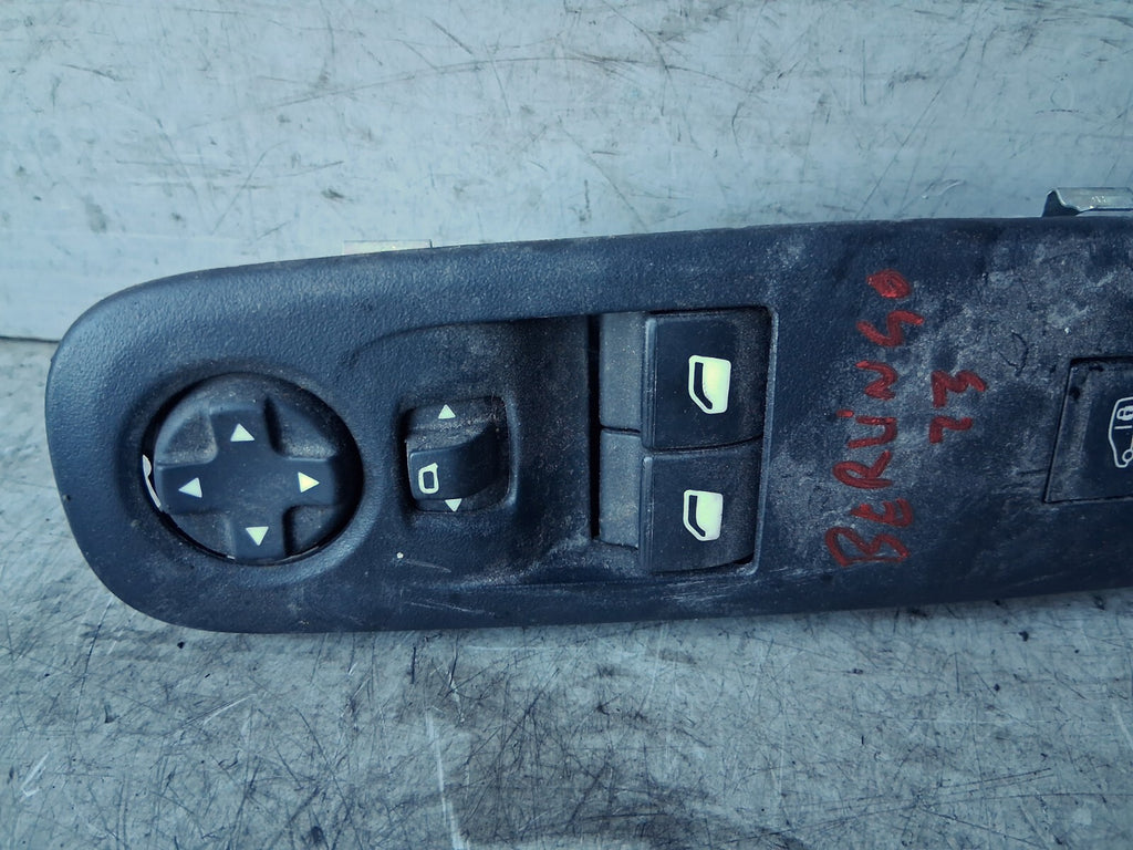2023 CITROEN BERLINGO MK3 OSF DRIVER SIDE WINDOW CONTROL SWITCH 96783350ZD