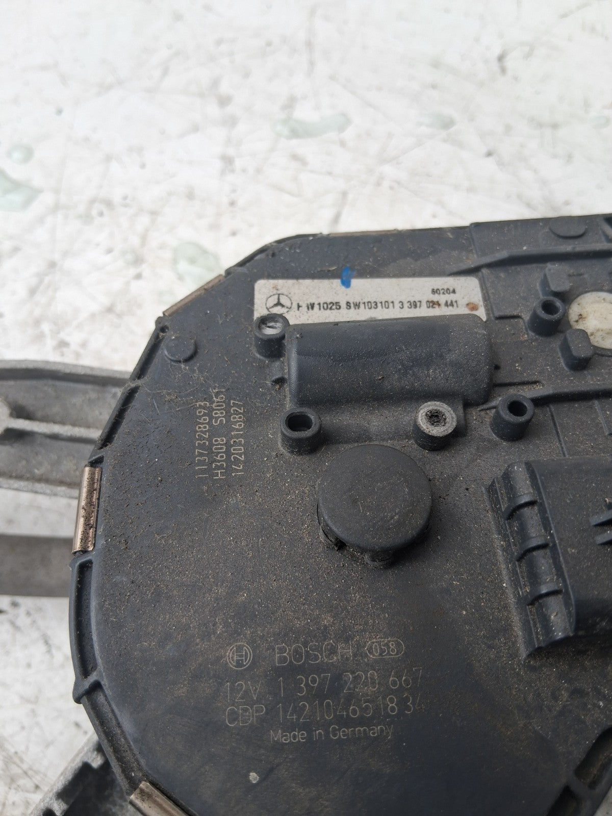 2015 MERCEDES C CLASS W204 FRONT WIPER MOTOR AND LINKAGE A2048201140