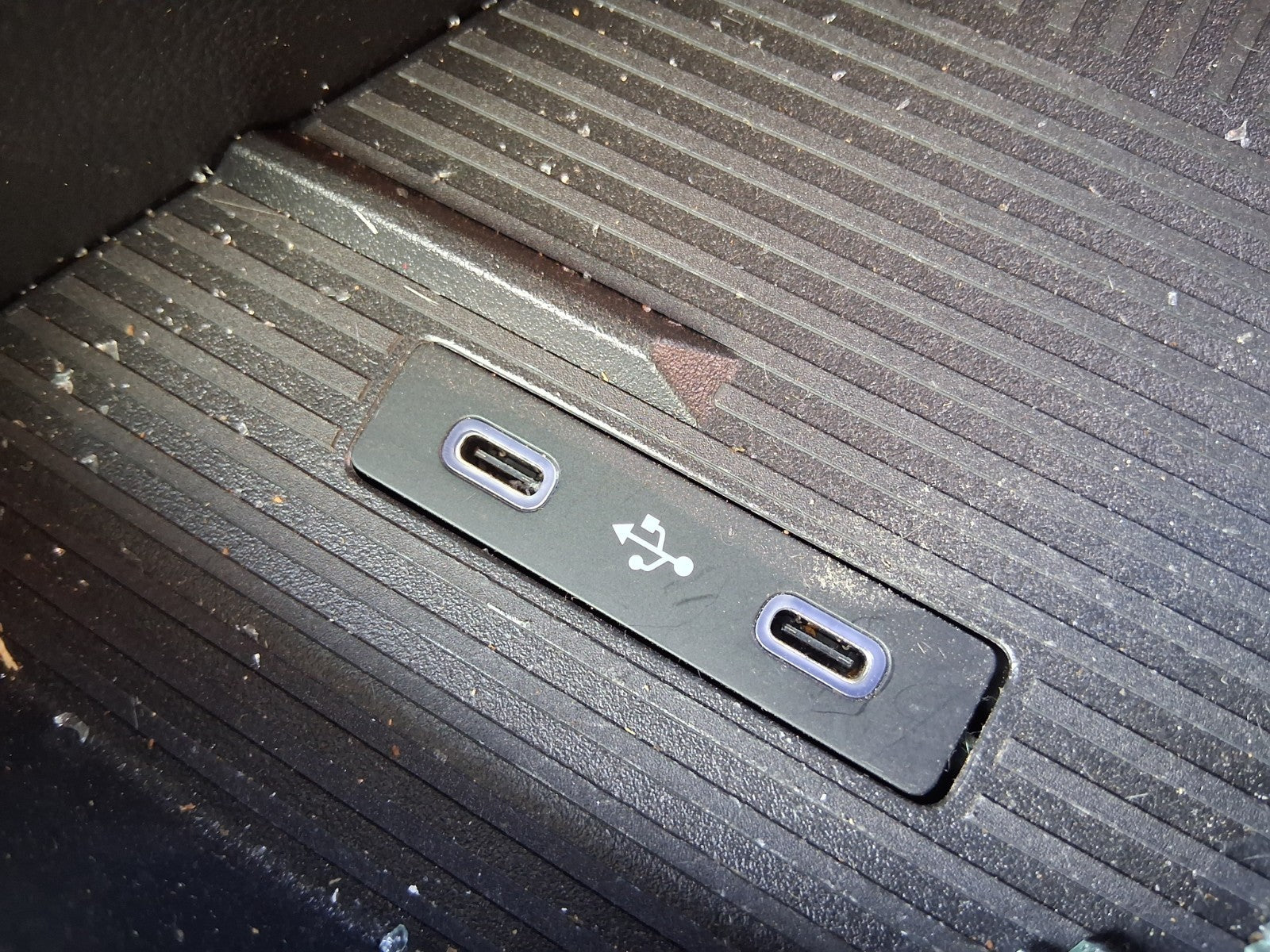 2025 RENAULT MASTER MK4 USB TYPE C CHARGING PORT