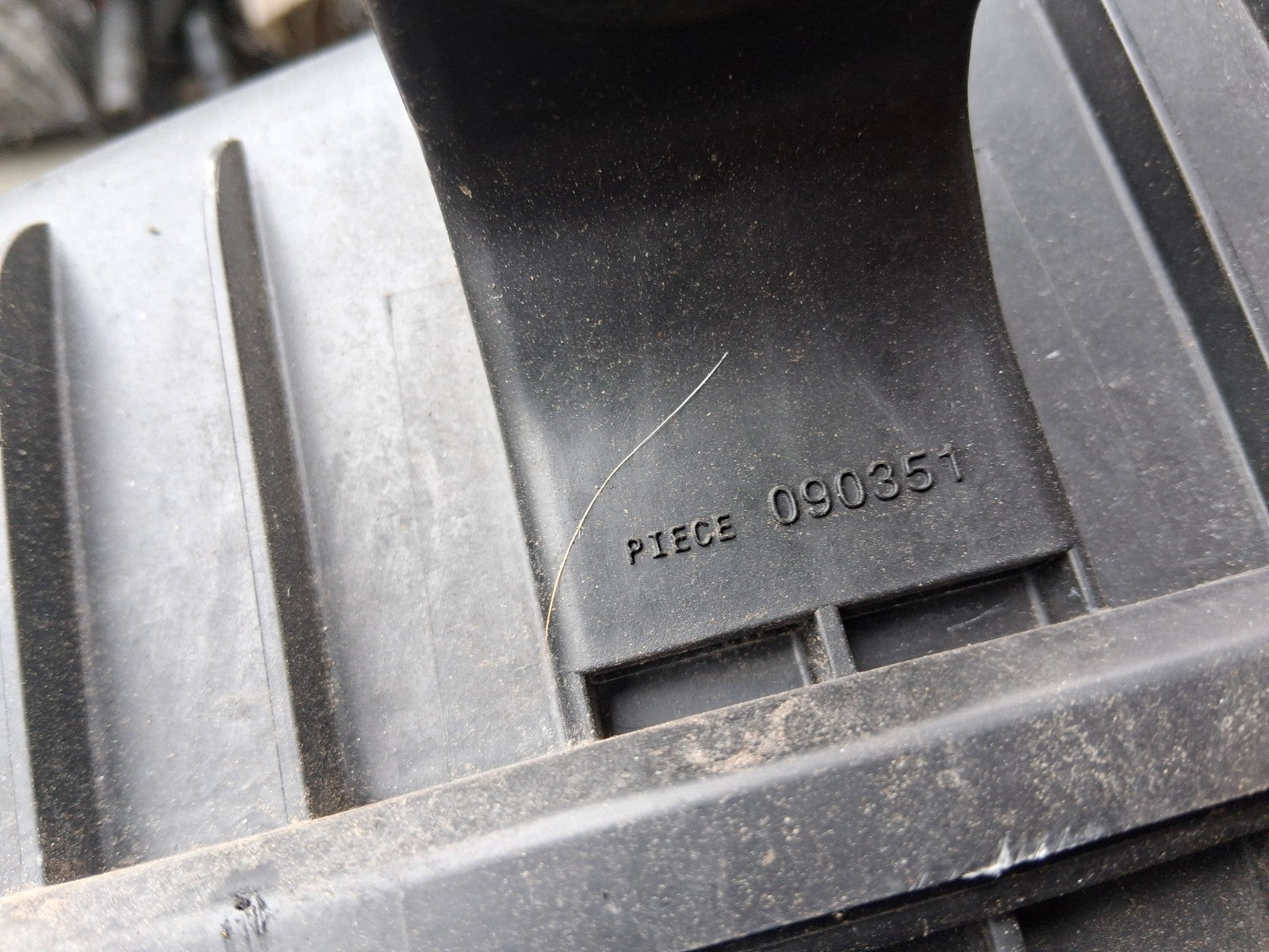 2012 PEUGEOT 208 AIR FILTER CLEANER BOX HOUSING BOX