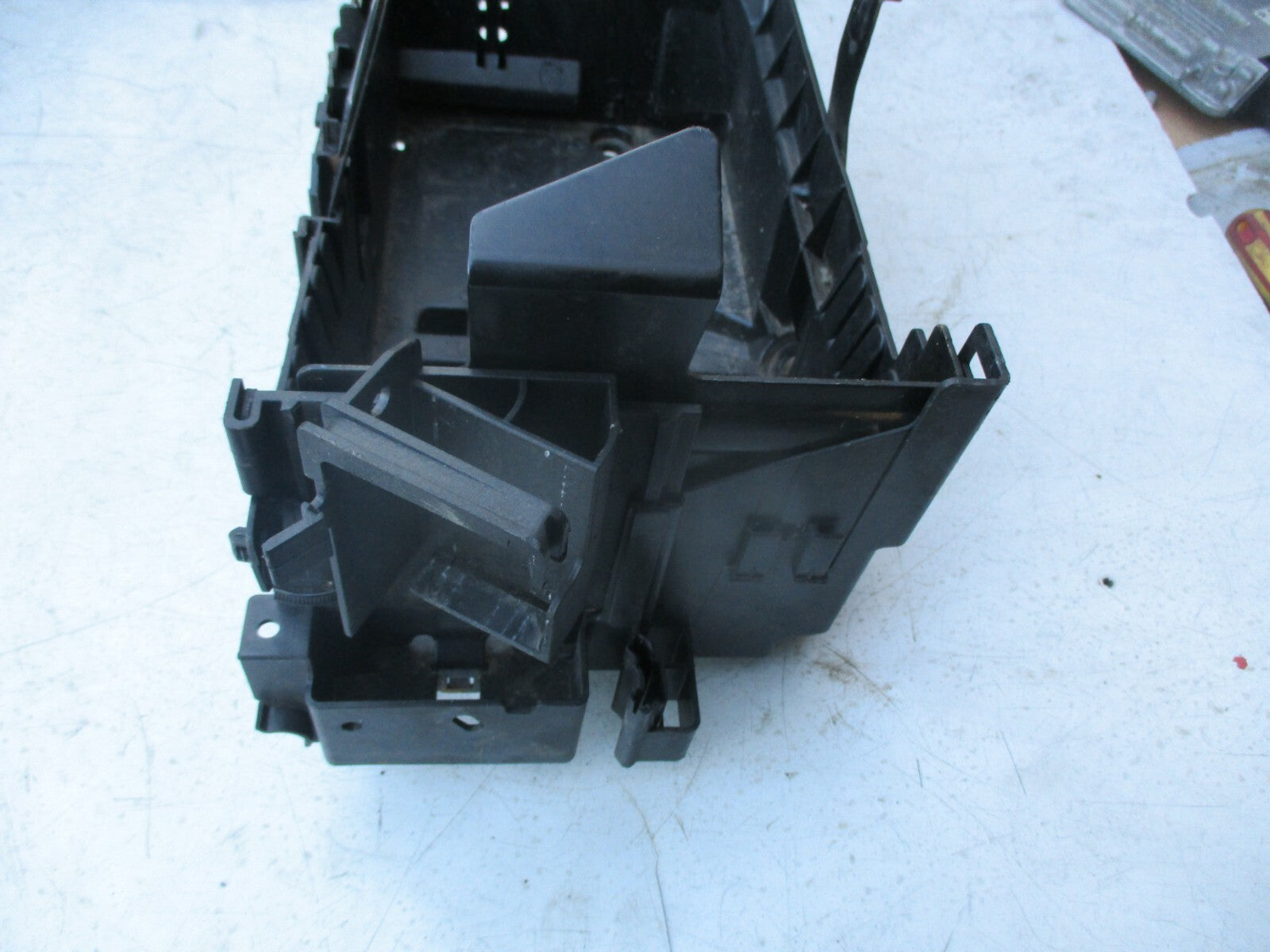 VAUXHALL ASTRA J MK6 2013 ENGINE BAY BATTERY TRAY COMPARTMENT 13308434 13354420