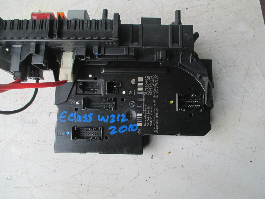 MERCEDES E CLASS W212 2010 DISTRIBUTION RELAY BOX 5DK00962088