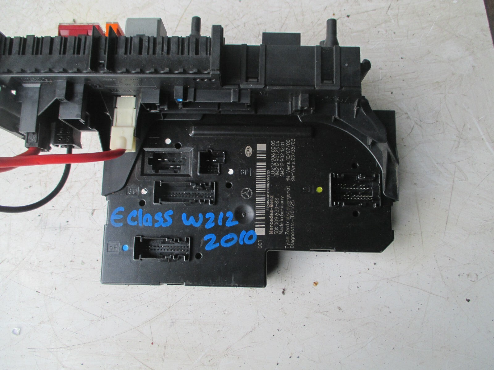 MERCEDES E CLASS W212 2010 DISTRIBUTION RELAY BOX 5DK00962088