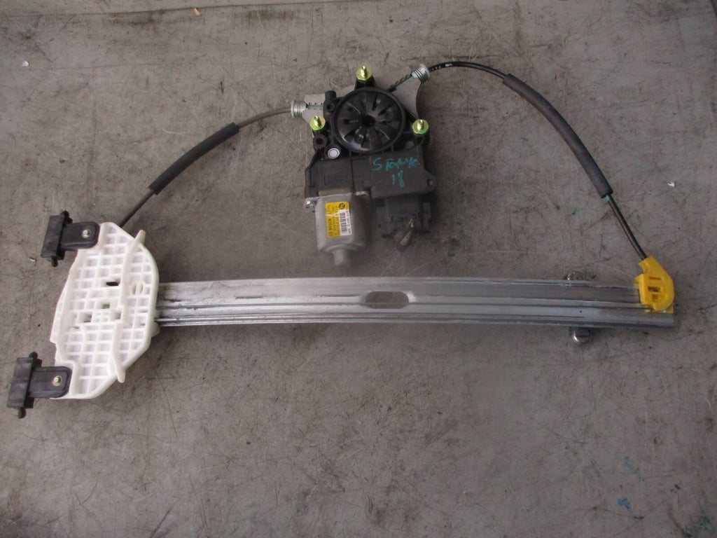2018 KIA STONIC OSF DRIVER SIDE FRONT RIGHT WINDOW MOTOR REGULATOR 82460H8010