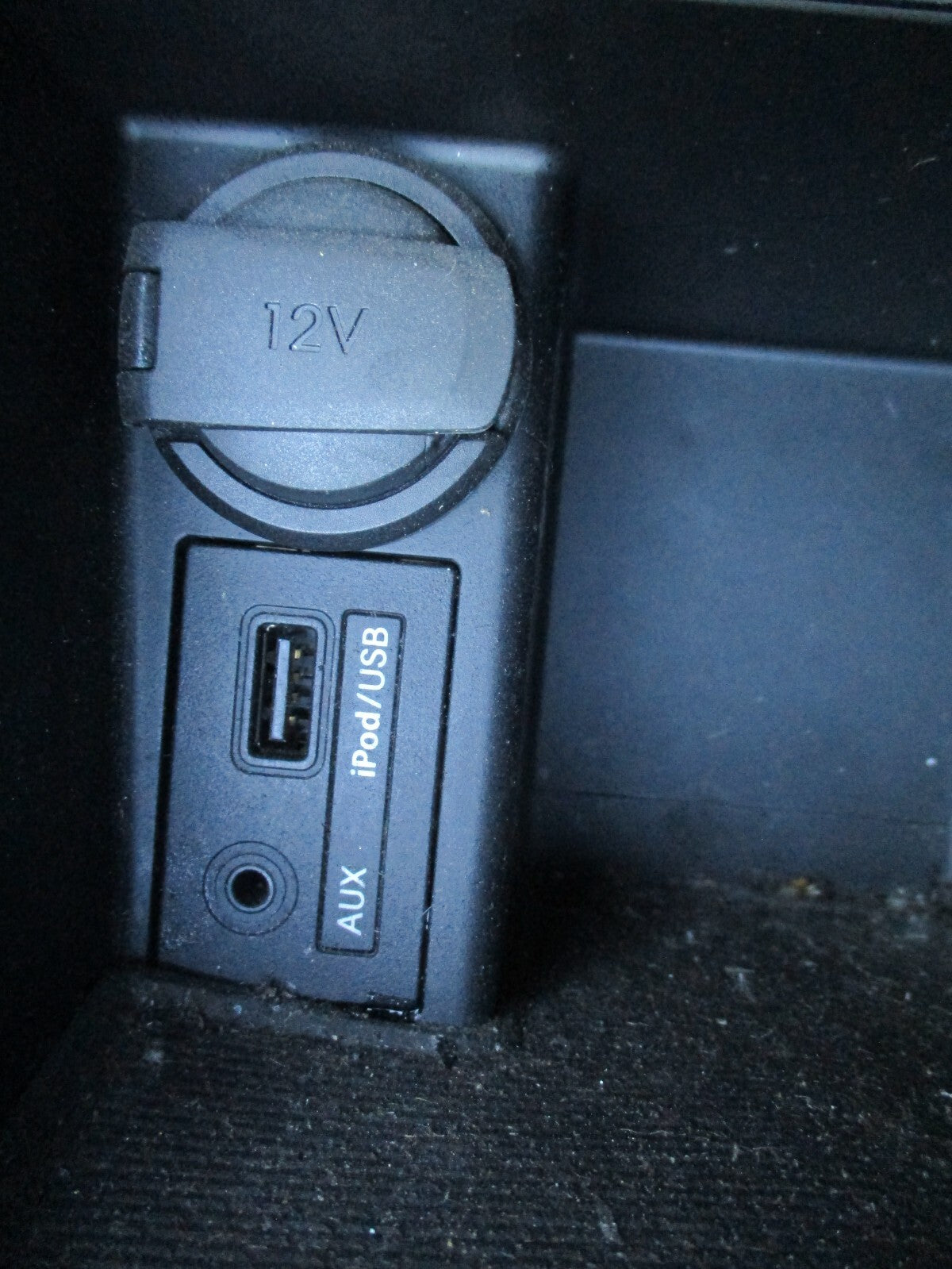 2012 HYUNDAI I40 1.7 DIESEL AUX USB PORT & STORAGE BOX 846303Z720