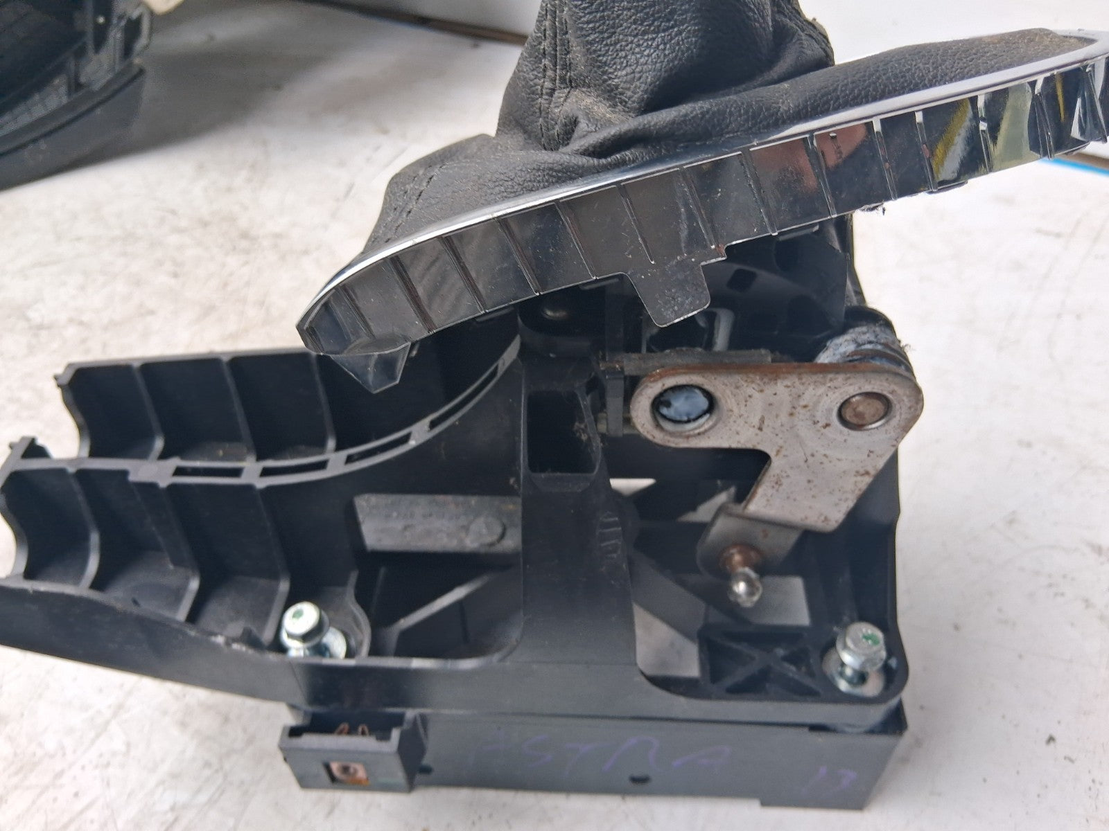 2013 VAUXHALL ASTRA J GEAR STICK GEAR SHIFTER GEAR LEVER