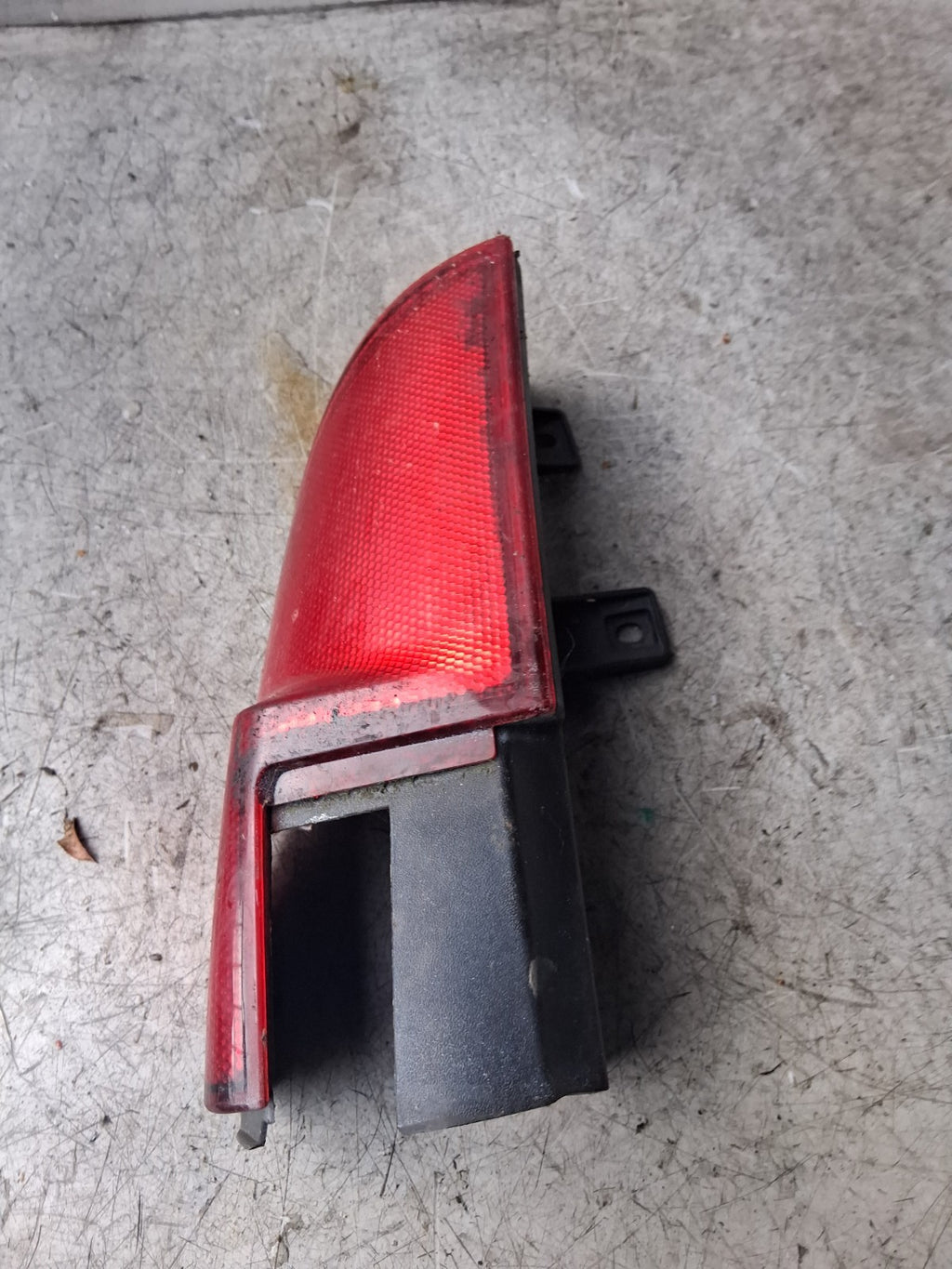 2017 MERCEDES VITO NSR PASSENGER SIDE REAR LIGHT REFLECTOR A6398201264