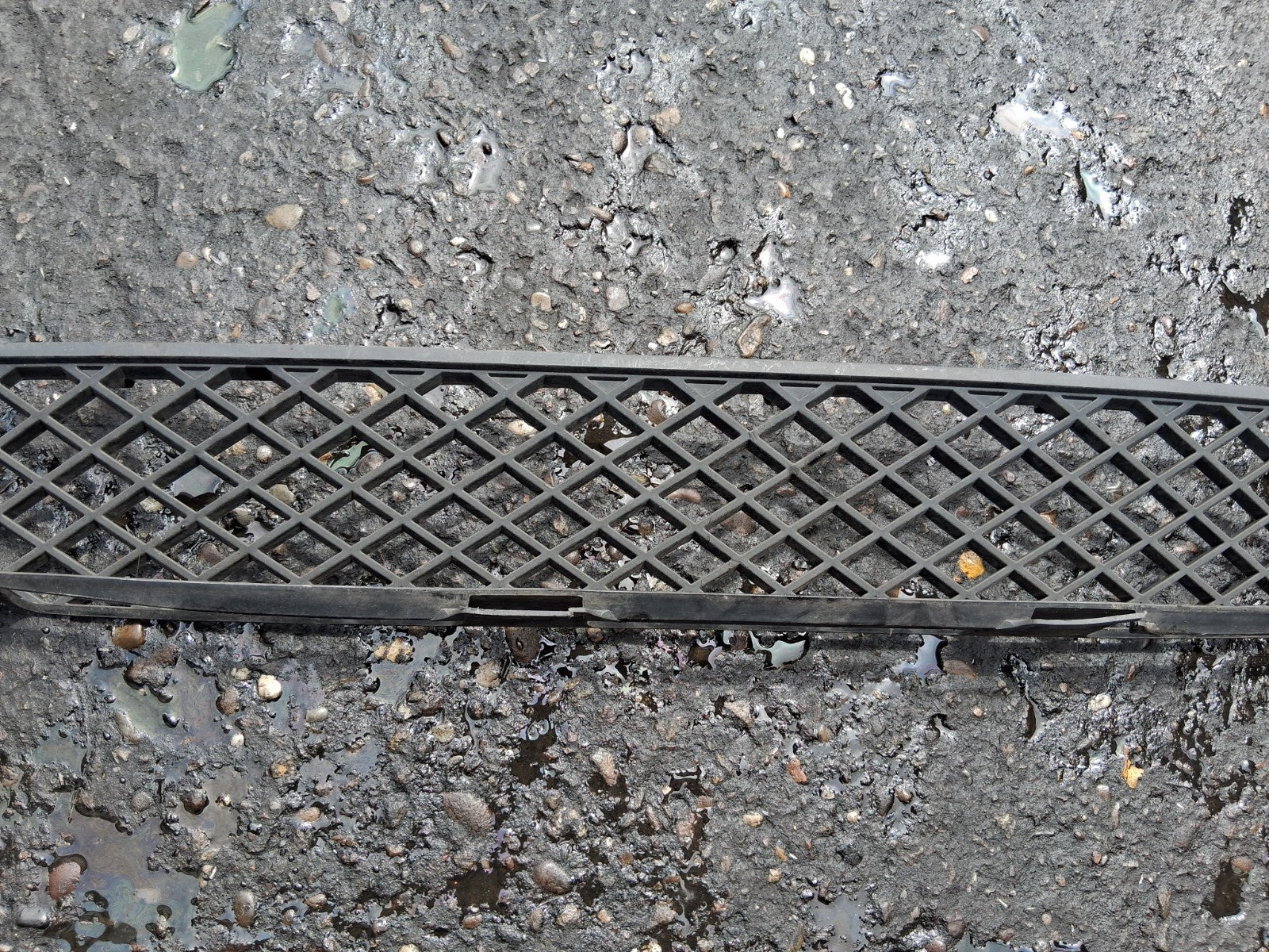 2015 MERCEDES BENZ SPRINTER W907 FRONT BUMPER LOWER TRIM GRILL A9068850053