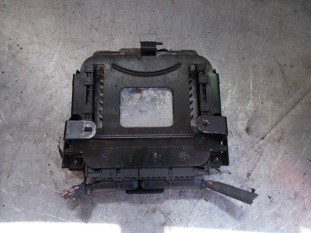 VOLKSWAGEN PASSAT B6 2005 ENGINE ECU & ENGINE ECU HOLDER 3C0906216
