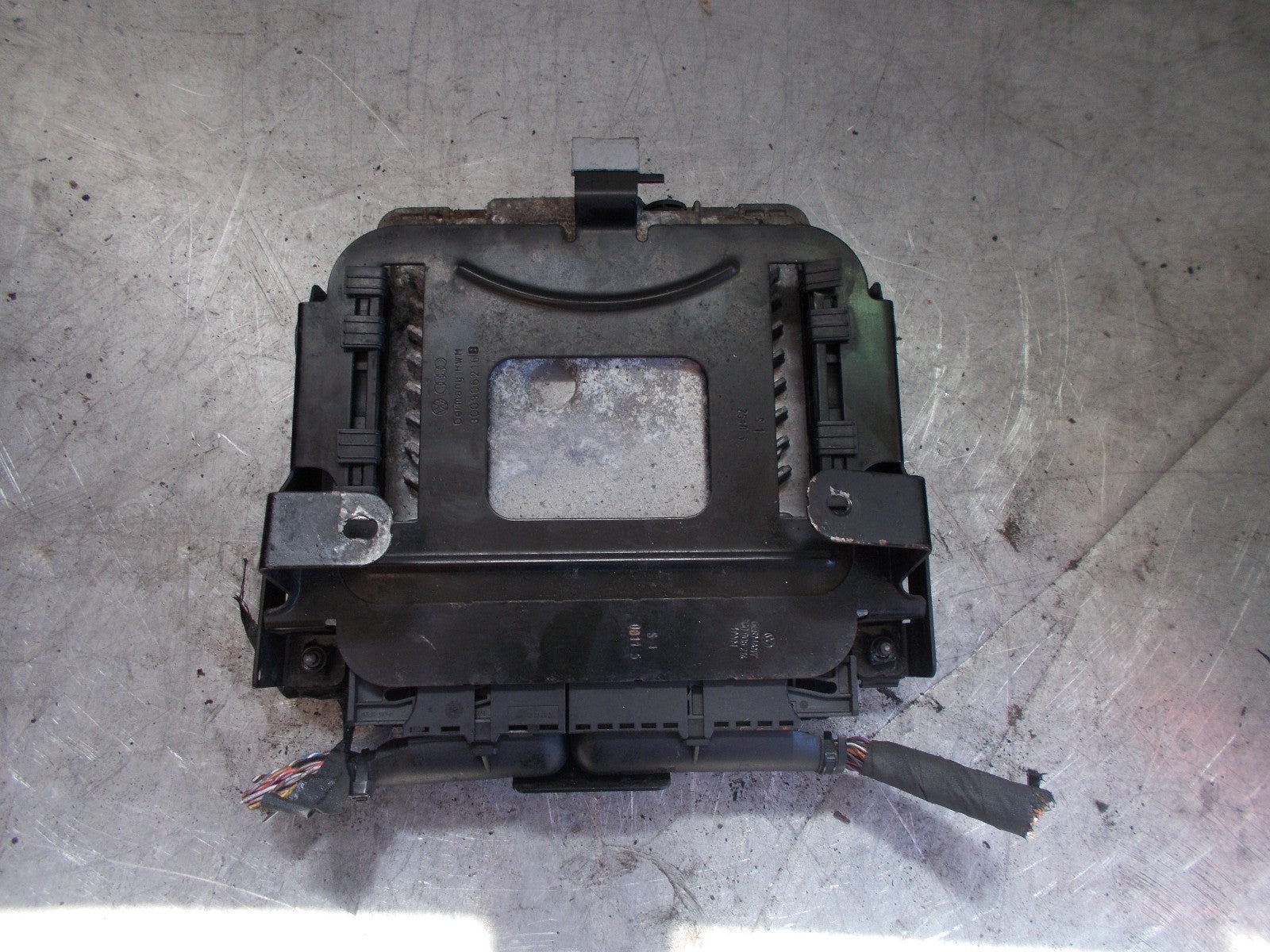 VOLKSWAGEN PASSAT B6 2005 ENGINE ECU & ENGINE ECU HOLDER 3C0906216