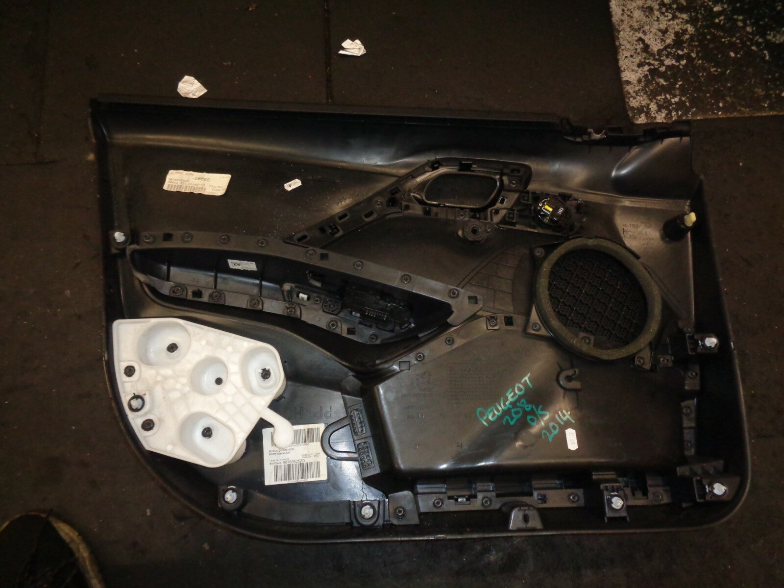 PEUGEOT 208 2014 3 DOOR OS DRIVER SIDE DOOR DOORCARD 491100112819