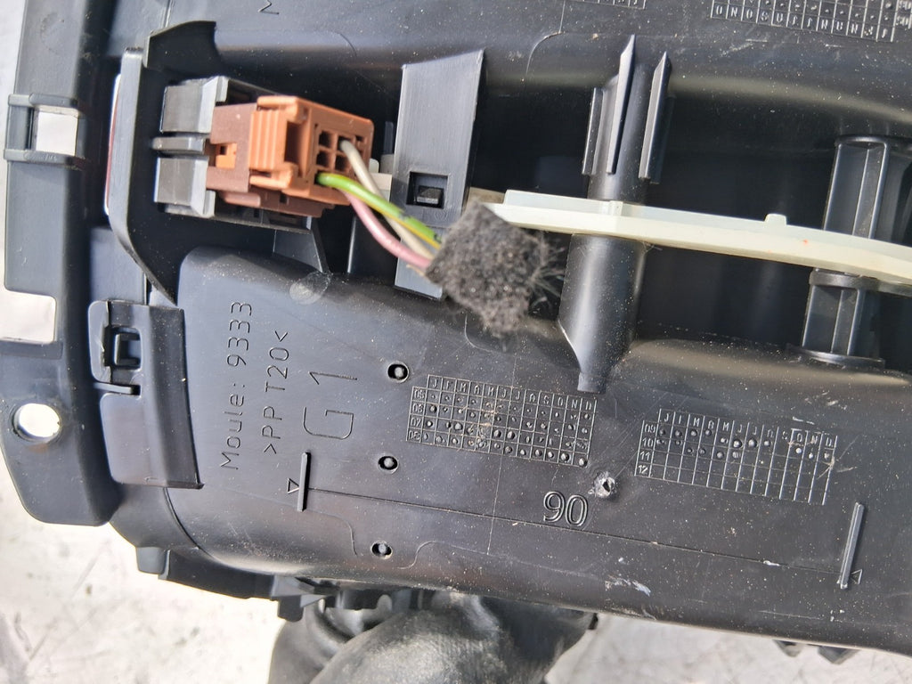 2010 PEUGEOT 207 FRONT DASH BOTH AIR VENTS WITH HAZARD SWITCH 96724726ZD