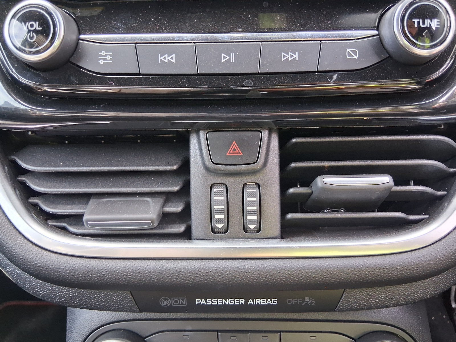 2023 FORD FIESTA MK8 DASHBOARD CENTRE AIR VENT WITH HAZARD SWITCH