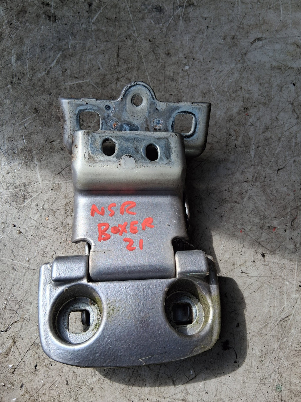 2021 PEUGEOT BOXER MK3 NSR PASSENGER SIDE REAR LEFT DOOR PAIR OF HINGES A048903