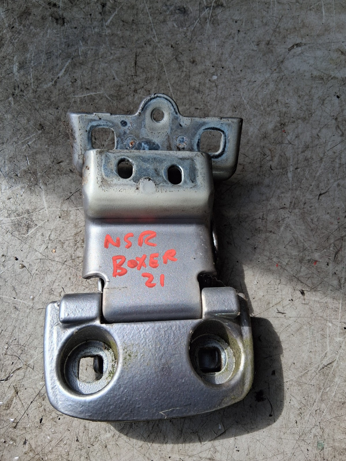 2021 PEUGEOT BOXER MK3 NSR PASSENGER SIDE REAR LEFT DOOR PAIR OF HINGES A048903