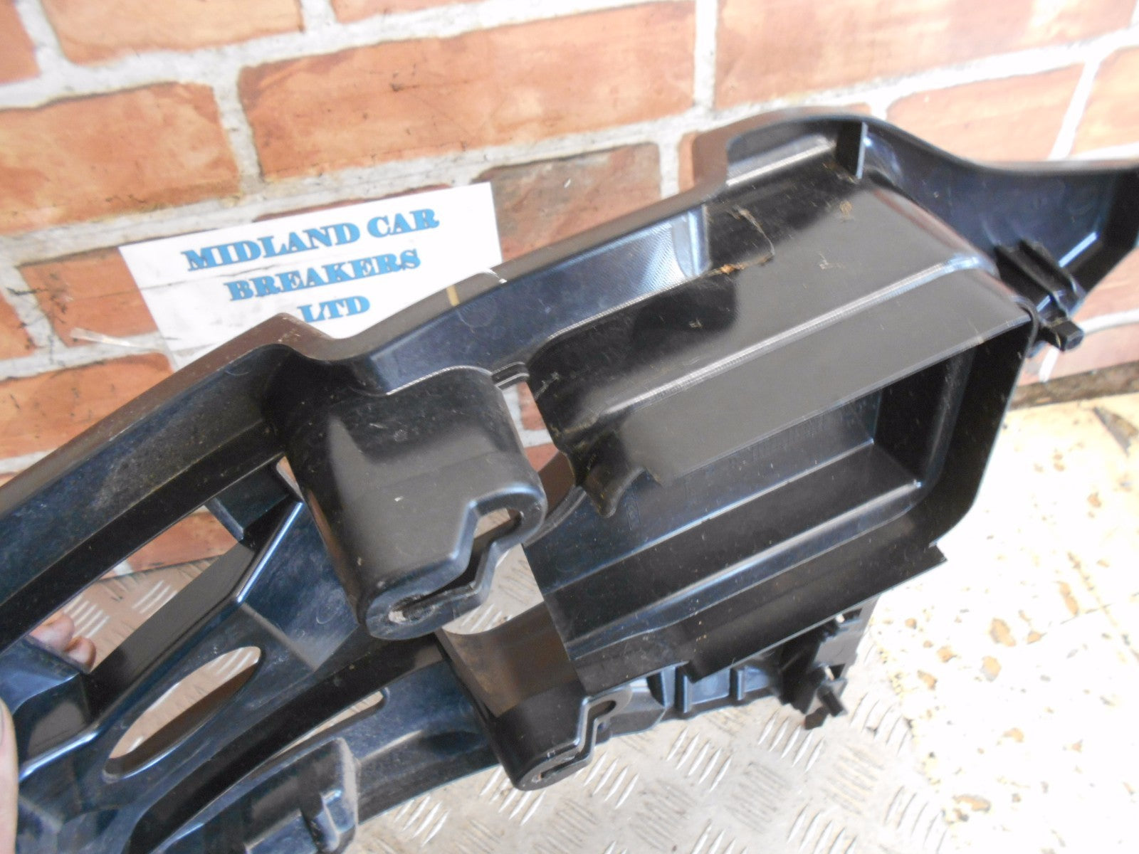 BMW 1 SERIES F20 2016 NSR PASSENGER SIDE REAR LEFT BUMPER BRACKET 7371753