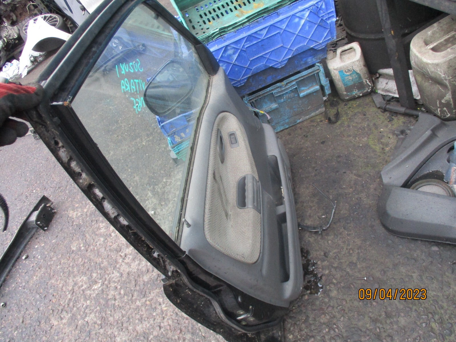 SUZUKI GRAND VITARA 2000 MK2 NSF PASSENGER SIDE FRONT COMPLETE DOOR BLACK