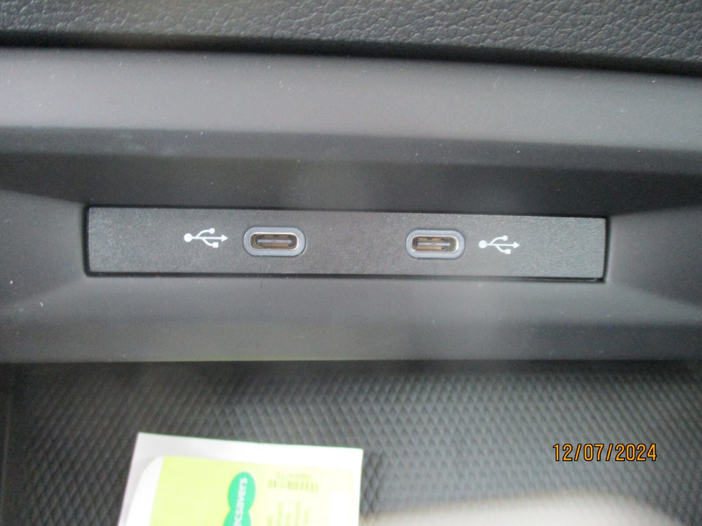 2023 VOLKSWAGEN GOLF MK8 DOUBLE USB PORT SOCKETS