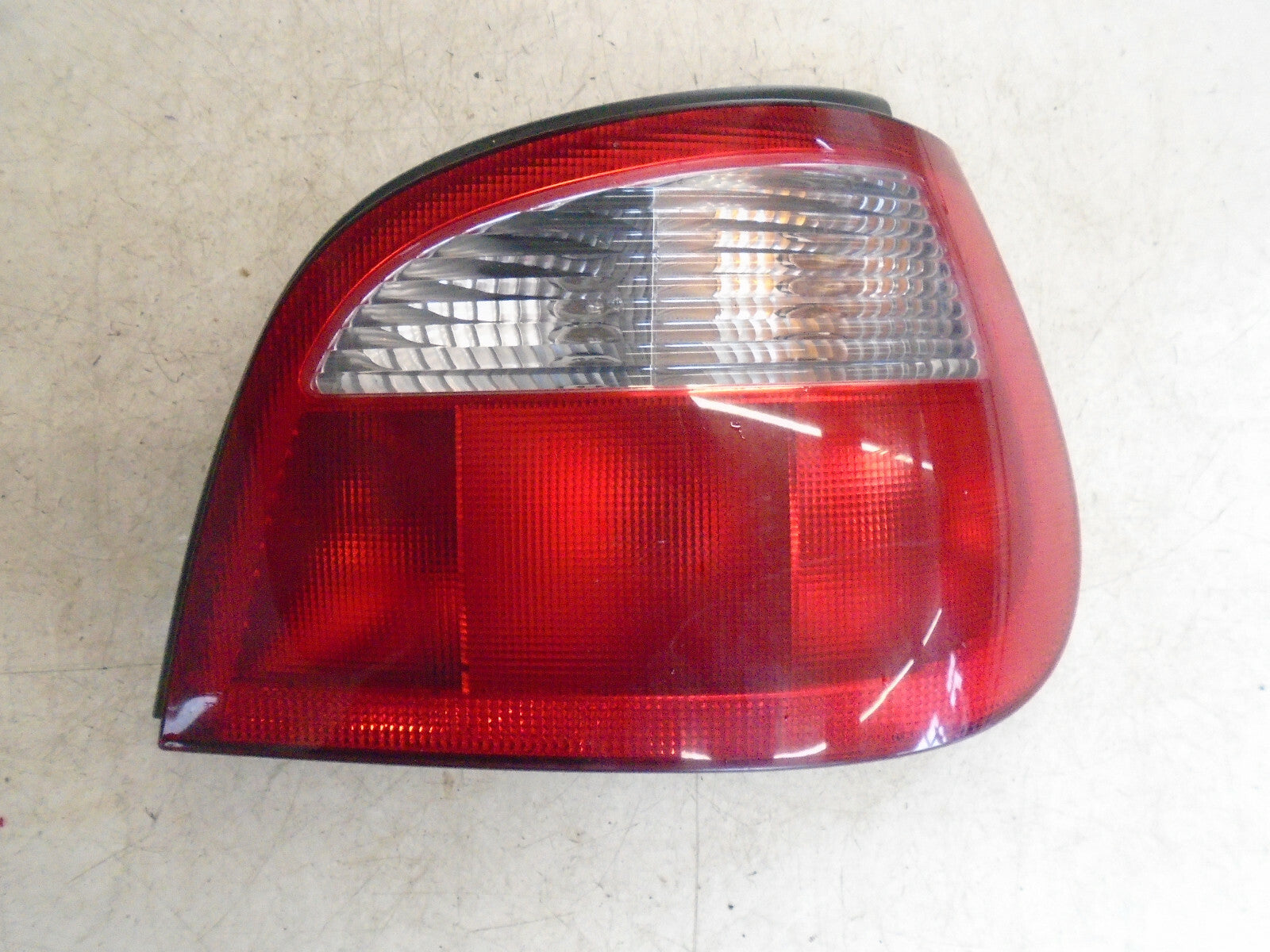 RENAULT MEGANE MK1 1996 OSR DRIVER SIDE REAR TAIL LIGHT 7700428321