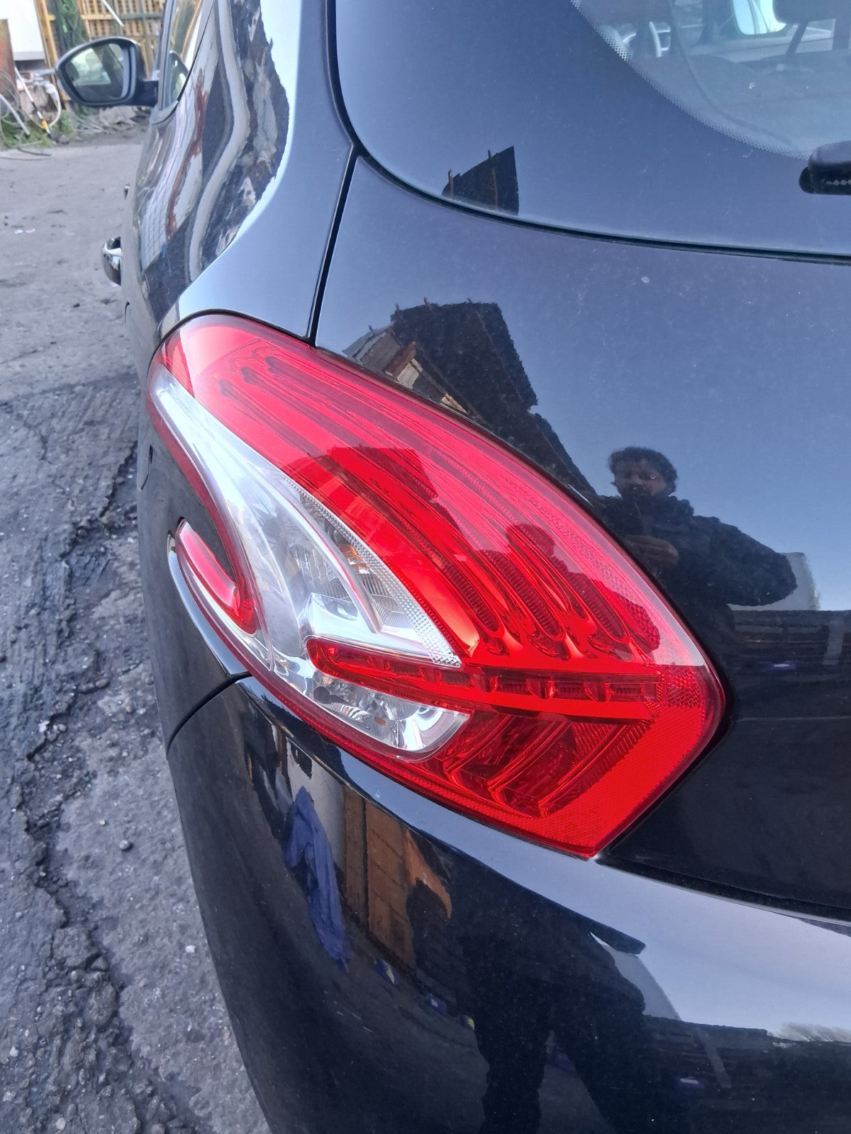 2014 PEUGEOT 208 NSR PASSENGER SIDE REAR LEFT TAIL LIGHT