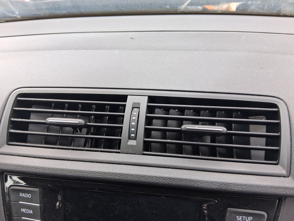 2020 SKODA FABIA MK3 NJ HATCHBACK FRONT DASHBOARD BOTH CENTRE AIR VENTS