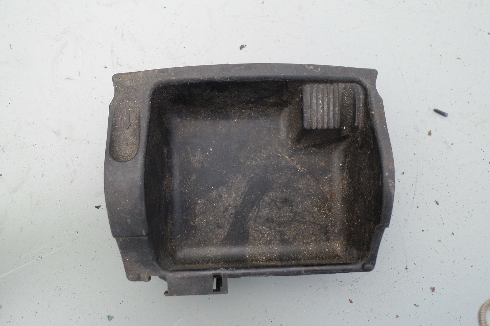 MERCEDES KOMPRESSOR C230 ASH TRAY A2036800130