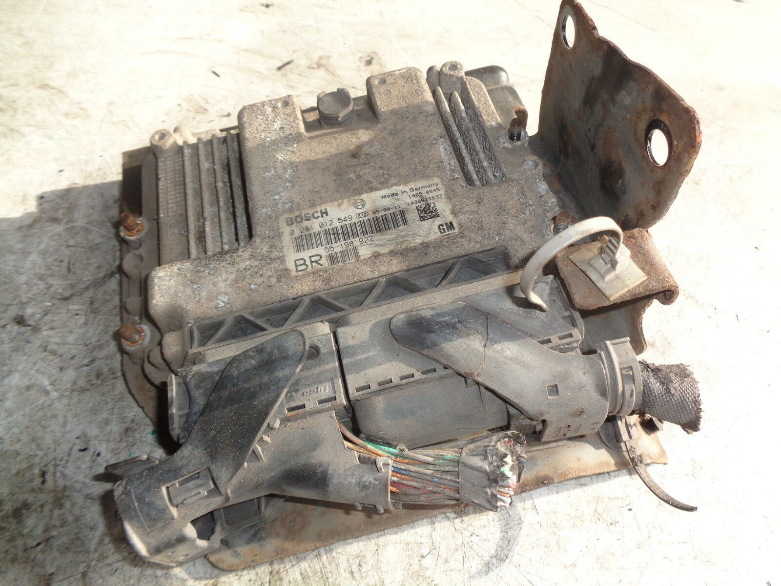 VAUXHALL ZAFIRA B ASTRA H 1.9 CDTI ENGINE CONTROL UNIT ECU 0281012549
