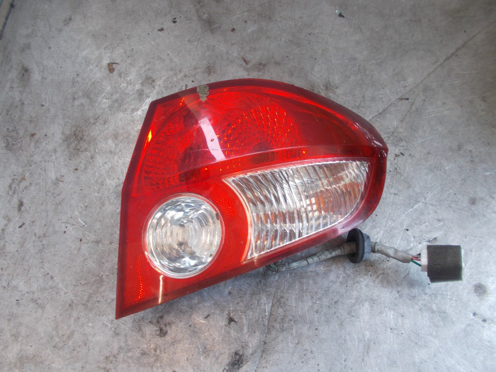 HYUNDAI GETZ 2004 1.1 OFF SIDE OSR DRIVER SIDE DS REAR LIGHT 92402-1CXX