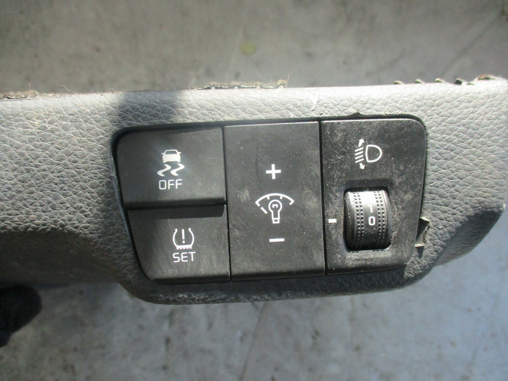 KIA RIO YB (MK4) HEADLIGHT CONTROL SWITCHES & OS DRIVER SIDE TRIM